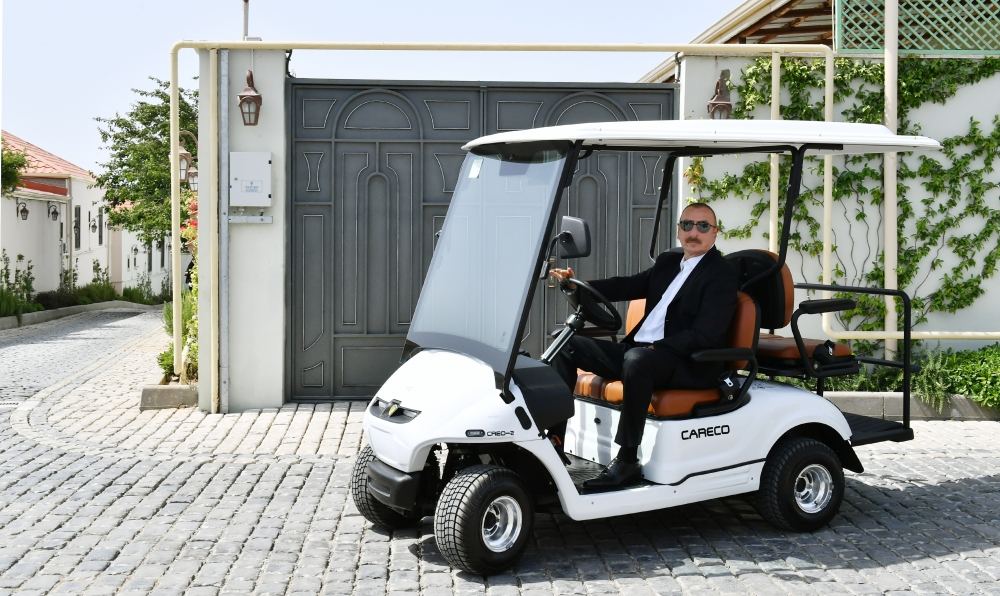 Президент Ильхам Алиев ознакомился с работами по благоустройству в поселке Рамана (ФОТО/ВИДЕО)