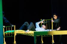 Кратковременная эйфория, веселая жизнь и лживое счастье… Как в Баку зашкаливают эмоции (ФОТО)