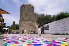 Впервые в Азербайджане! В Ичеришехер прошло шествие с огромным лоскутным полотном (ФОТО/ВИДЕО)