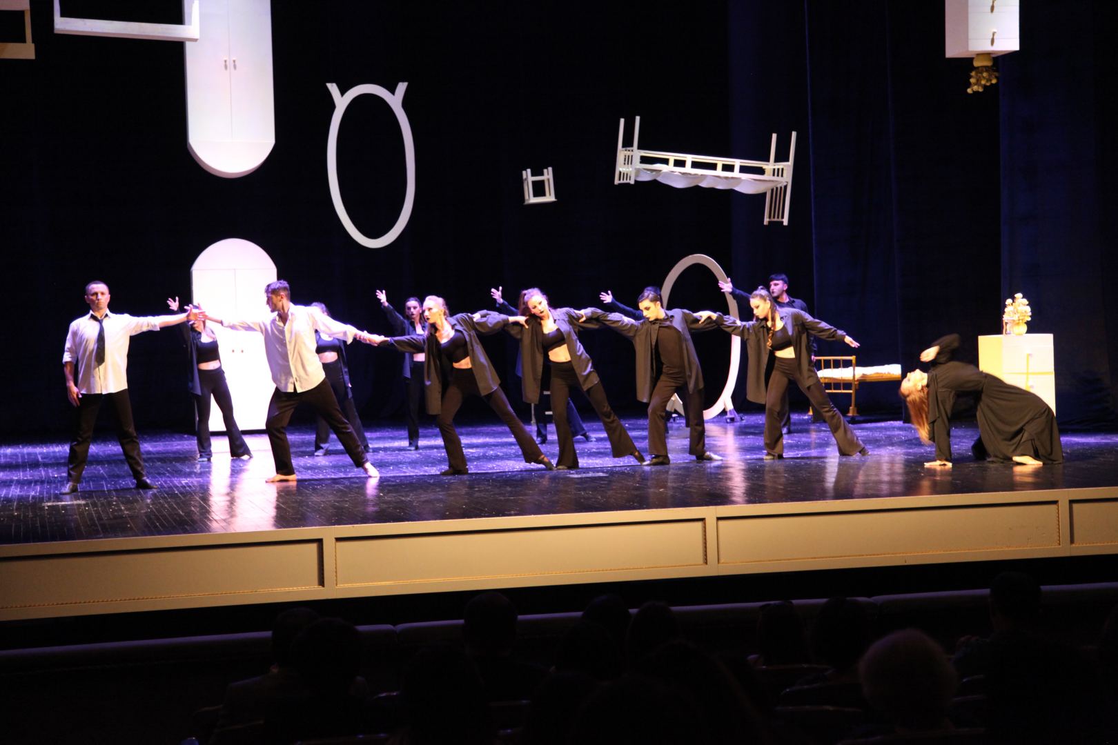 Кратковременная эйфория, веселая жизнь и лживое счастье… Как в Баку зашкаливают эмоции (ФОТО)