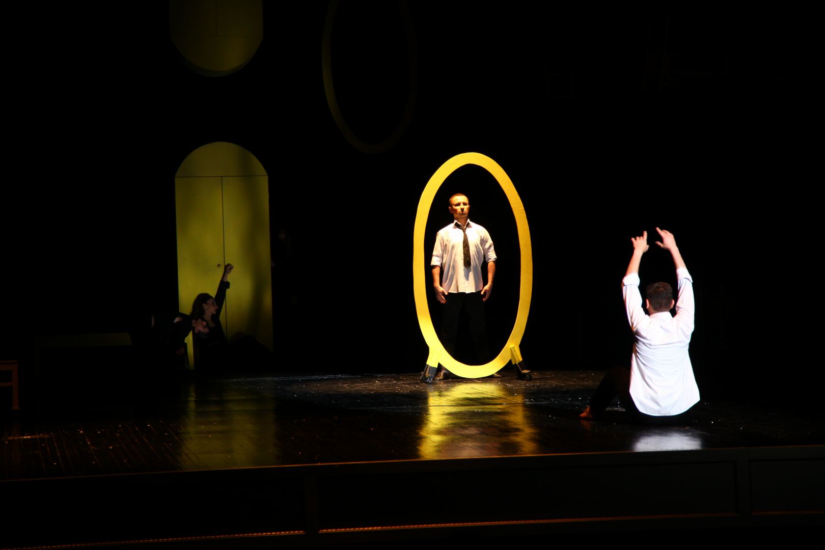 Кратковременная эйфория, веселая жизнь и лживое счастье… Как в Баку зашкаливают эмоции (ФОТО)