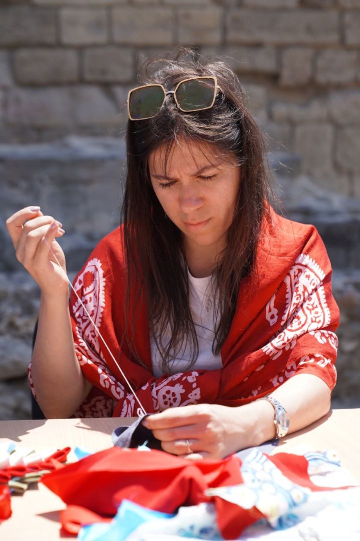 Впервые в Азербайджане! В Ичеришехер прошло шествие с огромным лоскутным полотном (ФОТО/ВИДЕО)