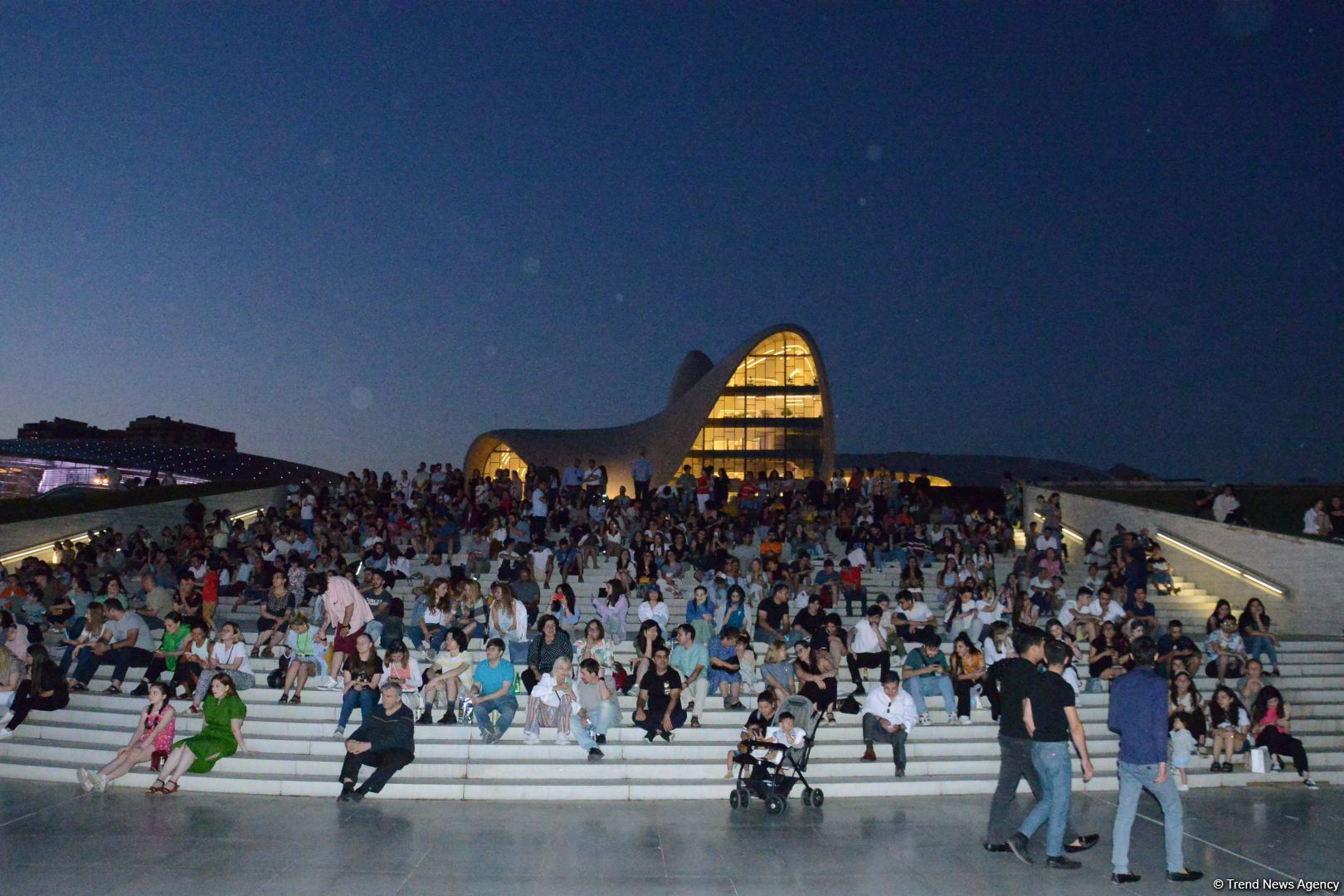 В Парке Центра Гейдара Алиева состоялось феерическое открытие IV Международных бакинских летних дней джаза (ФОТО)