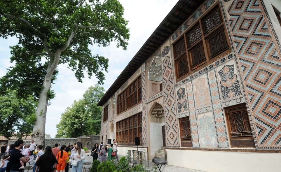 Euronews подготовил репортаж о путешествии в Шеки и Лагич (ВИДЕО)