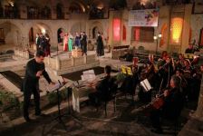 Бывший муж на коленях, но Севиль не верит мольбам о прощении, уверениям в любви – драма в Шеки (ФОТО/ВИДЕО)