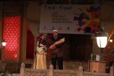 Бывший муж на коленях, но Севиль не верит мольбам о прощении, уверениям в любви – драма в Шеки (ФОТО/ВИДЕО)