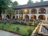 Бывший муж на коленях, но Севиль не верит мольбам о прощении, уверениям в любви – драма в Шеки (ФОТО/ВИДЕО)