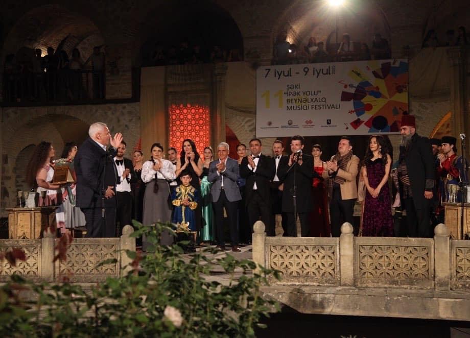 Бывший муж на коленях, но Севиль не верит мольбам о прощении, уверениям в любви – драма в Шеки (ФОТО/ВИДЕО)