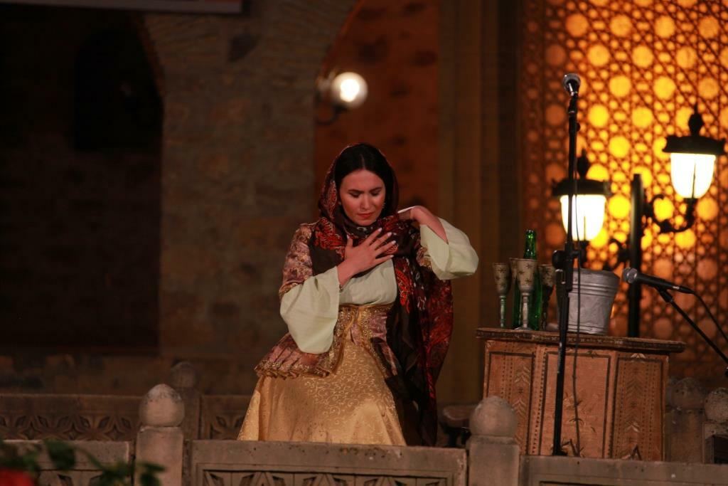 Бывший муж на коленях, но Севиль не верит мольбам о прощении, уверениям в любви – драма в Шеки (ФОТО/ВИДЕО)