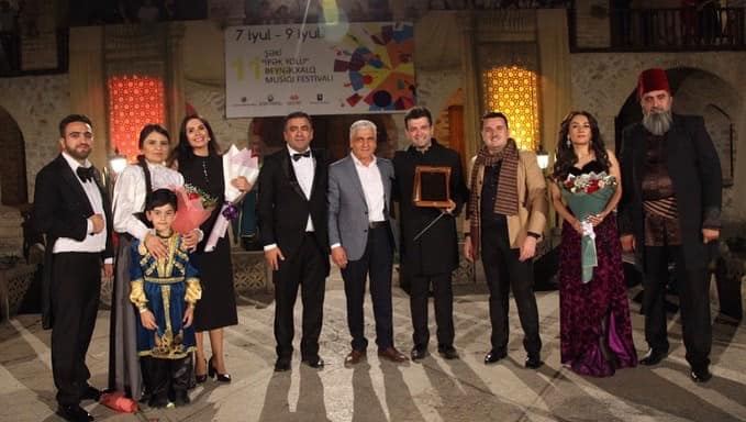 Бывший муж на коленях, но Севиль не верит мольбам о прощении, уверениям в любви – драма в Шеки (ФОТО/ВИДЕО)