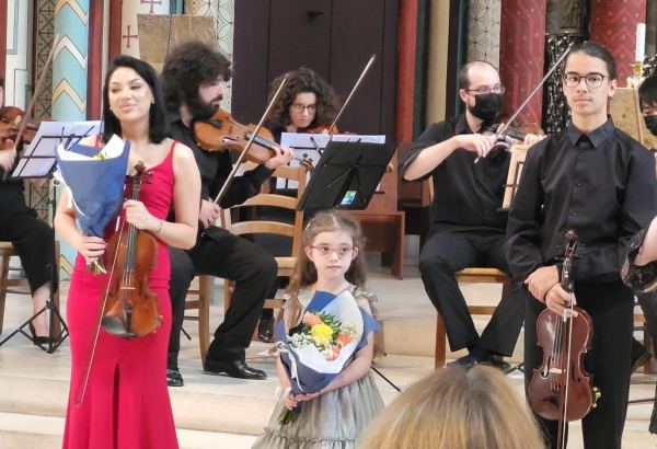 7-летняя азербайджанка во второй раз стала победителем во Франции – концерт в церкви Сен-Жермен-де-Пре Парижа (ВИДЕО, ФОТО)