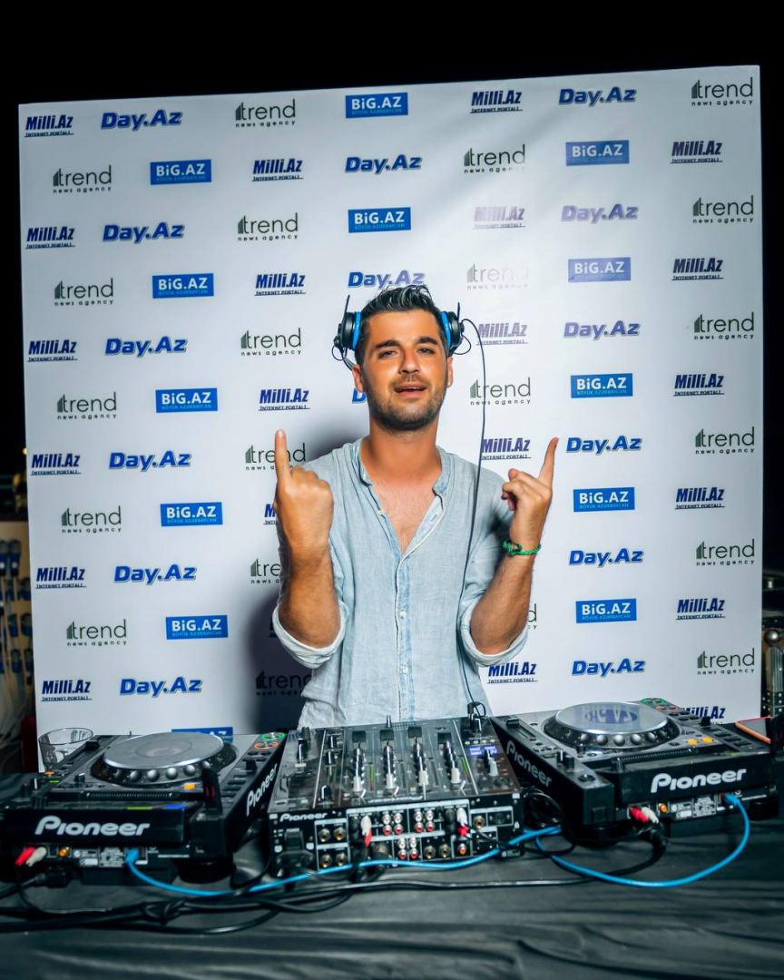 В рамках летнего фестиваля Şazeli Bahçe в Баку прошел концерт турецкой звезды Ферхата Гёчера (ВИДЕО, ФОТО)