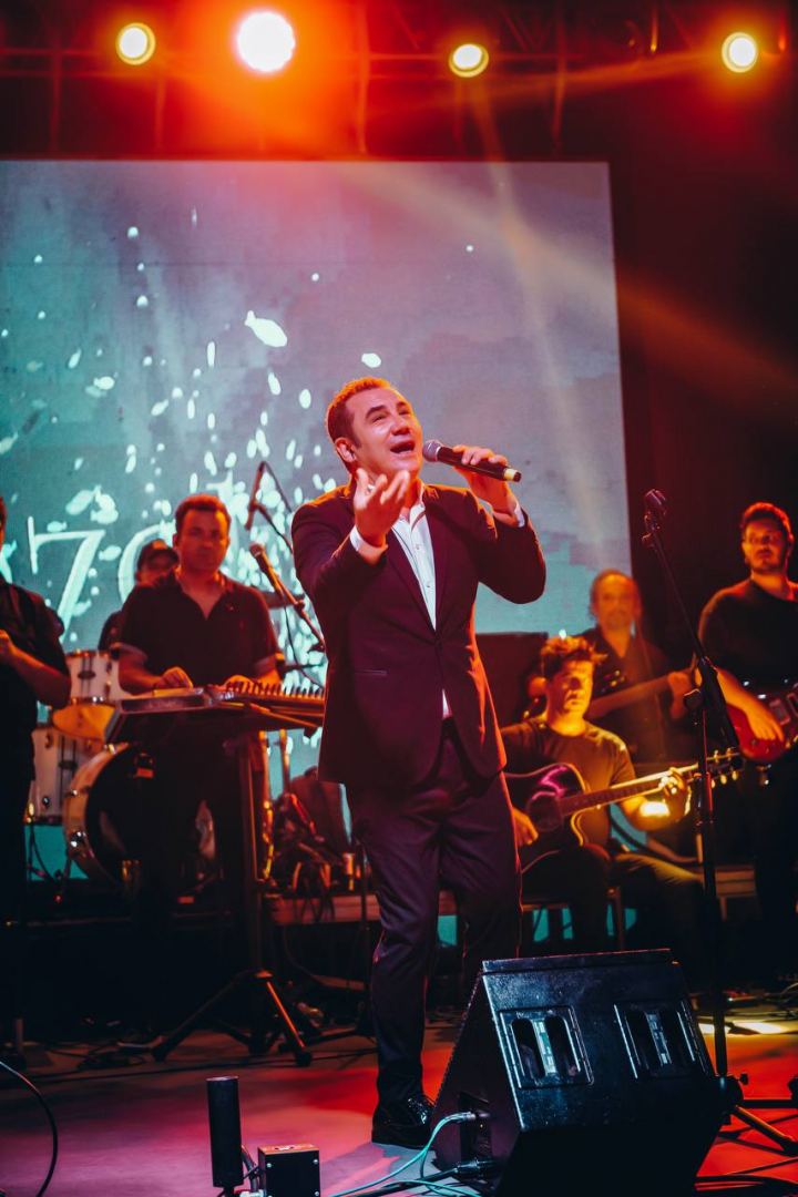 В рамках летнего фестиваля Şazeli Bahçe в Баку прошел концерт турецкой звезды Ферхата Гёчера (ВИДЕО, ФОТО)