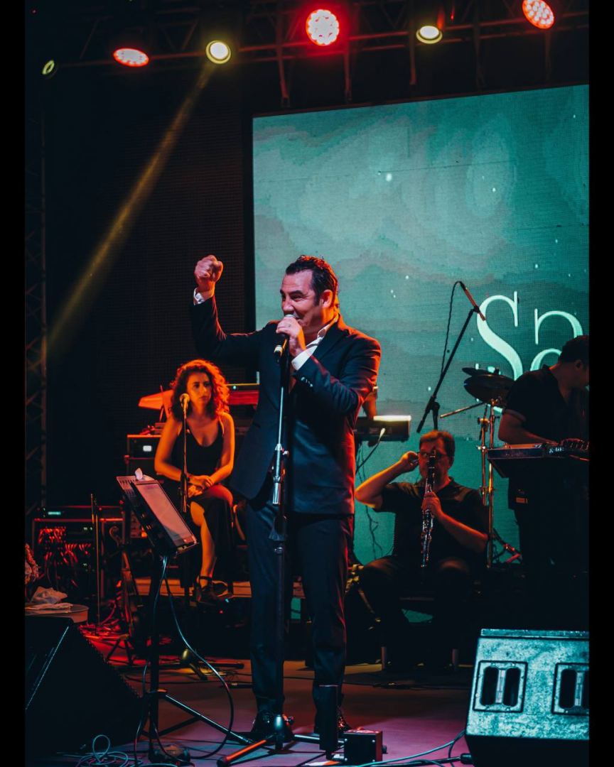 В рамках летнего фестиваля Şazeli Bahçe в Баку прошел концерт турецкой звезды Ферхата Гёчера (ВИДЕО, ФОТО)