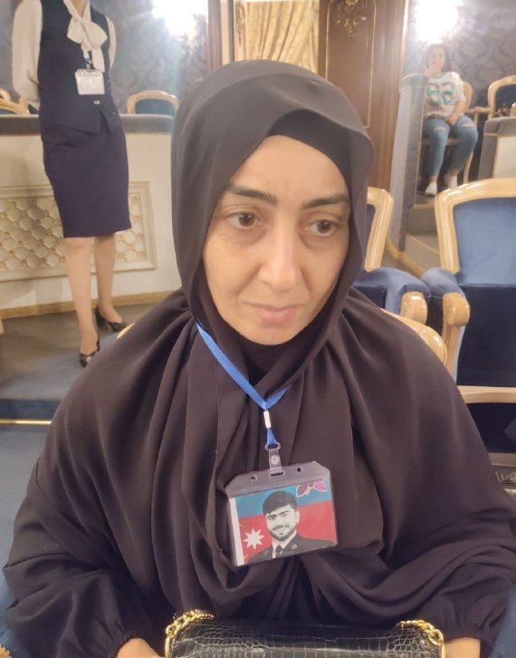 Со слезами на глазах… Для матерей шехидов Карабахской войны показан спектакль "На одном дыхании" (ВИДЕО, ФОТО)