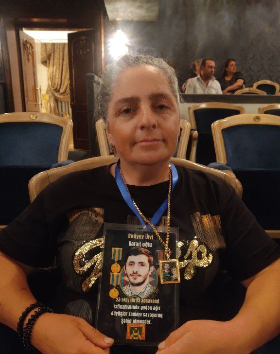 Со слезами на глазах… Для матерей шехидов Карабахской войны показан спектакль "На одном дыхании" (ВИДЕО, ФОТО)