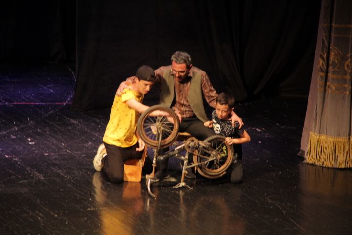 Бакинский театр показал трогательный спектакль о детях шехида Карабахской войны (ФОТО)