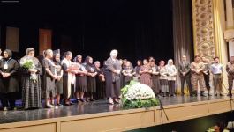 Со слезами на глазах… Для матерей шехидов Карабахской войны показан спектакль "На одном дыхании" (ВИДЕО, ФОТО)