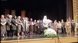 Со слезами на глазах… Для матерей шехидов Карабахской войны показан спектакль "На одном дыхании" (ВИДЕО, ФОТО)