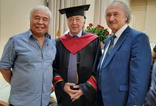 "Узбекский народ - прекрасный, чистейший и честнейший" - Чингиз Фарзалиев на церемонии вручения мантии почетного академика Академии художеств Узбекистана (ФОТО)