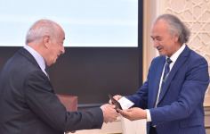 "Узбекский народ - прекрасный, чистейший и честнейший" - Чингиз Фарзалиев на церемонии вручения мантии почетного академика Академии художеств Узбекистана (ФОТО)