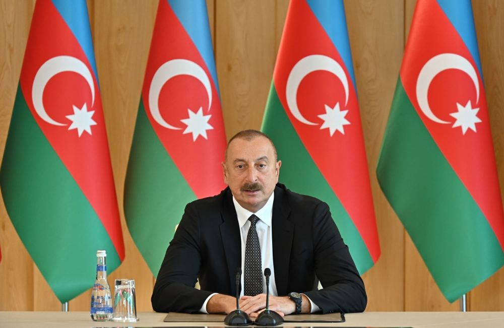 Президент Ильхам Алиев: Порой кто-то думает, мол, цены на нефть выросли, Азербайджан стал богаче