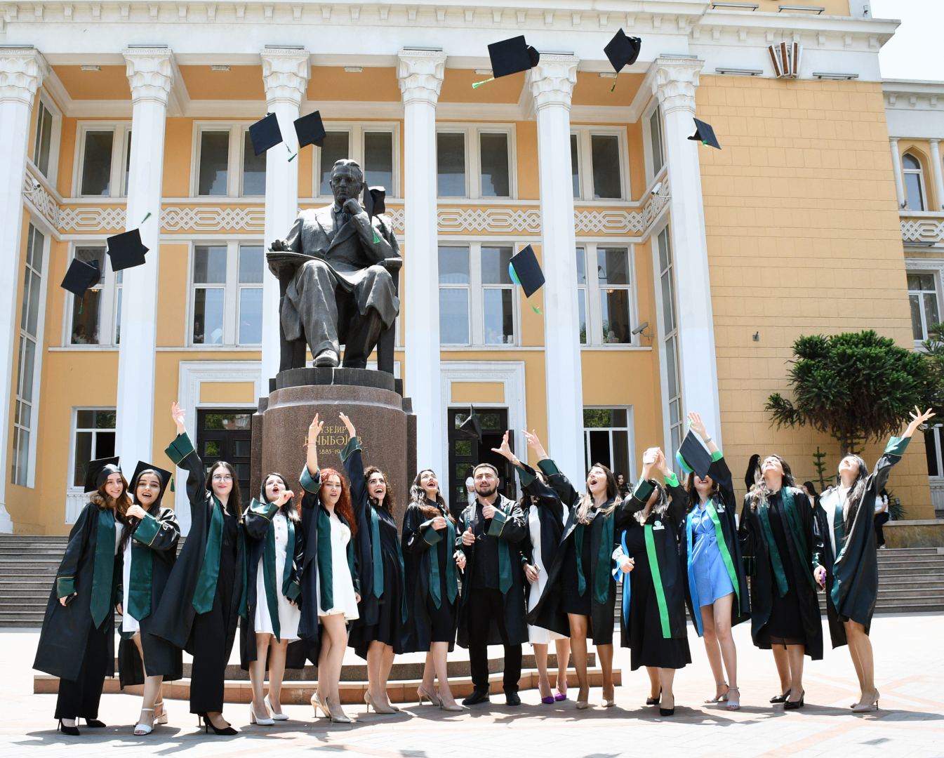 В Бакинской музыкальной академии прошел праздничный вечер выпускников (ФОТО)