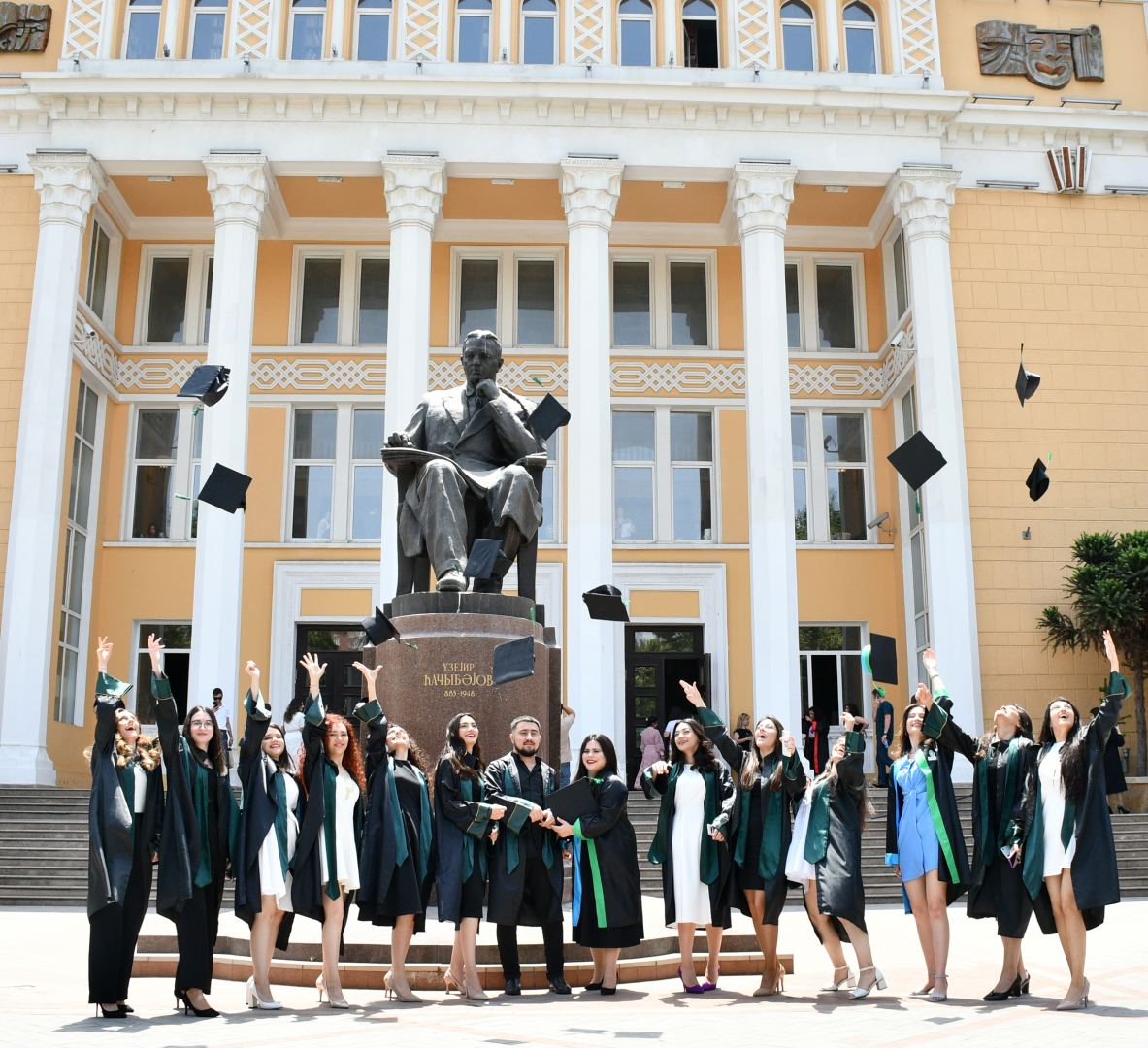 В Бакинской музыкальной академии прошел праздничный вечер выпускников (ФОТО)