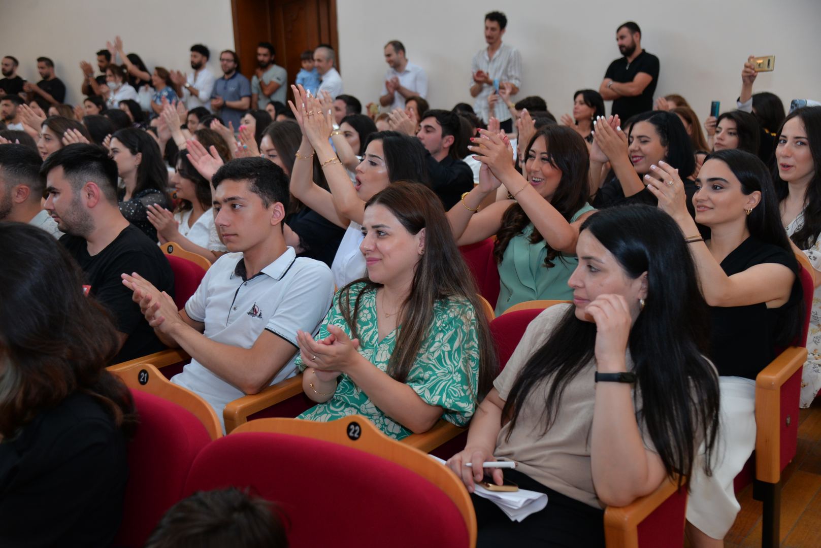 В Бакинской музыкальной академии прошел праздничный вечер выпускников (ФОТО)