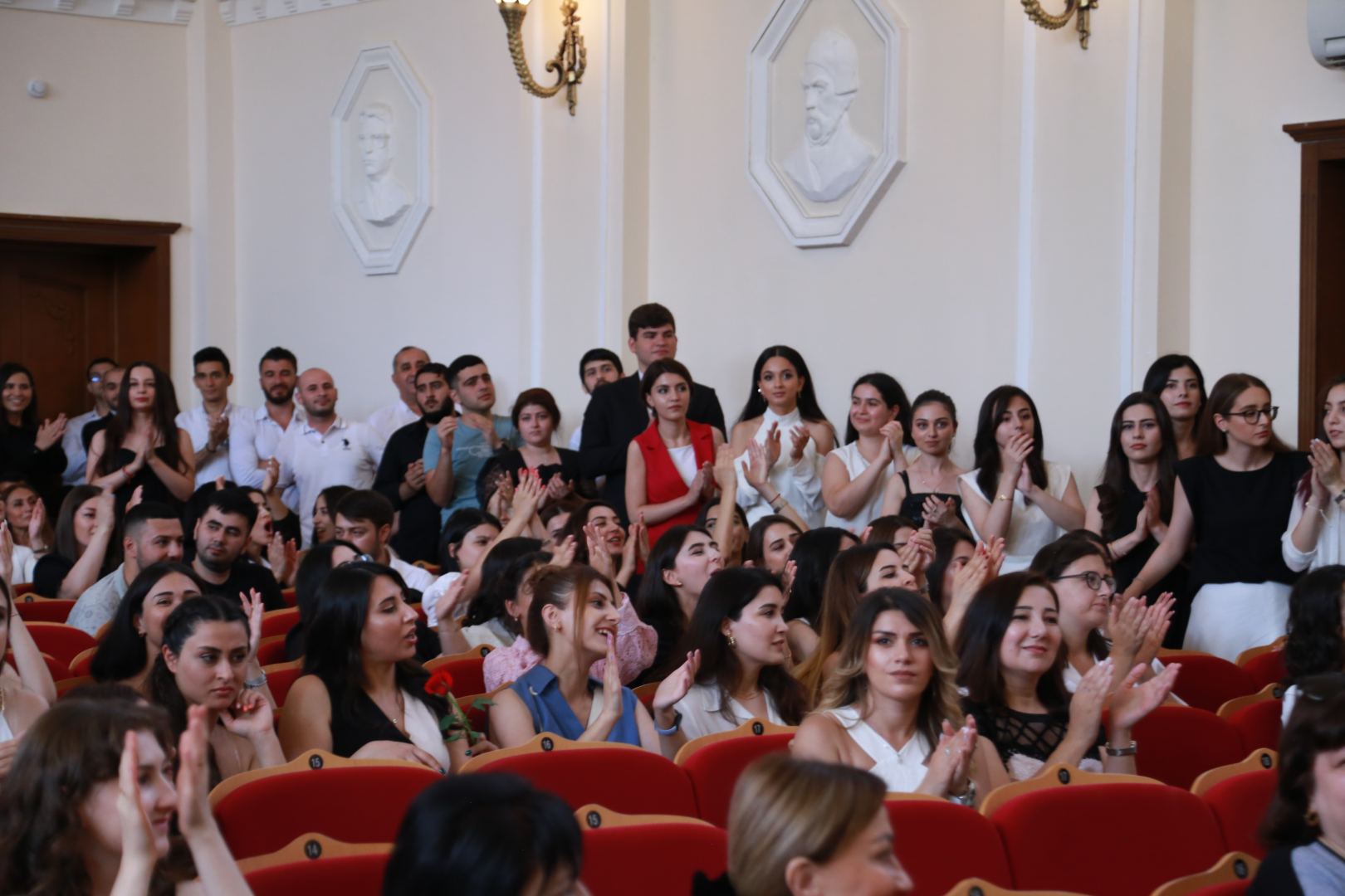 В Бакинской музыкальной академии прошел праздничный вечер выпускников (ФОТО)