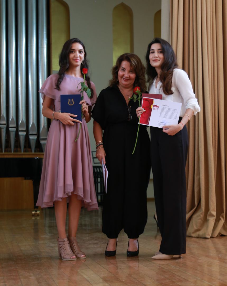 В Бакинской музыкальной академии прошел праздничный вечер выпускников (ФОТО)