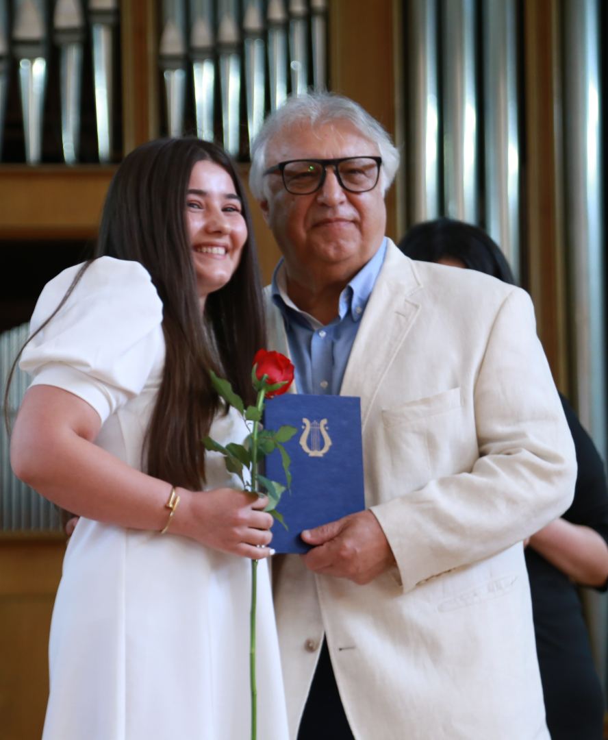 В Бакинской музыкальной академии прошел праздничный вечер выпускников (ФОТО)