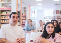 В мире книг с азербайджанскими телеведущими и журналистами (ФОТО)