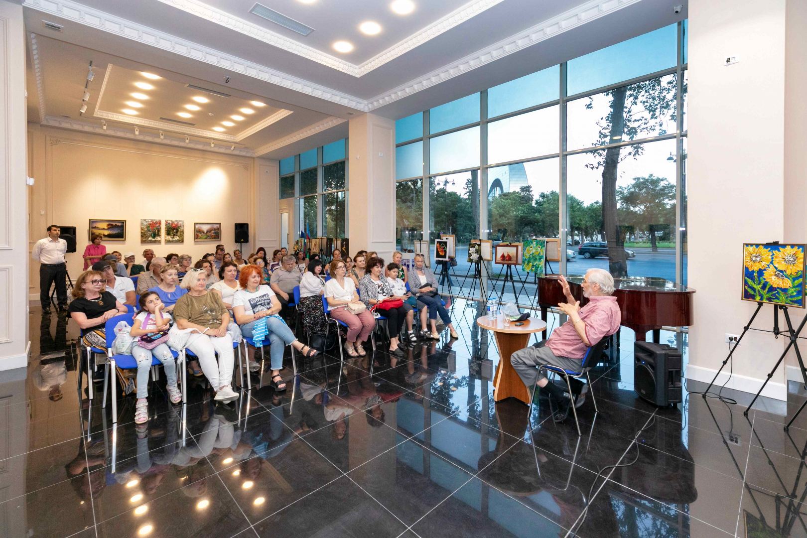 В Баку прошла творческая встреча с Огтаем Миргасымовым (ФОТО)