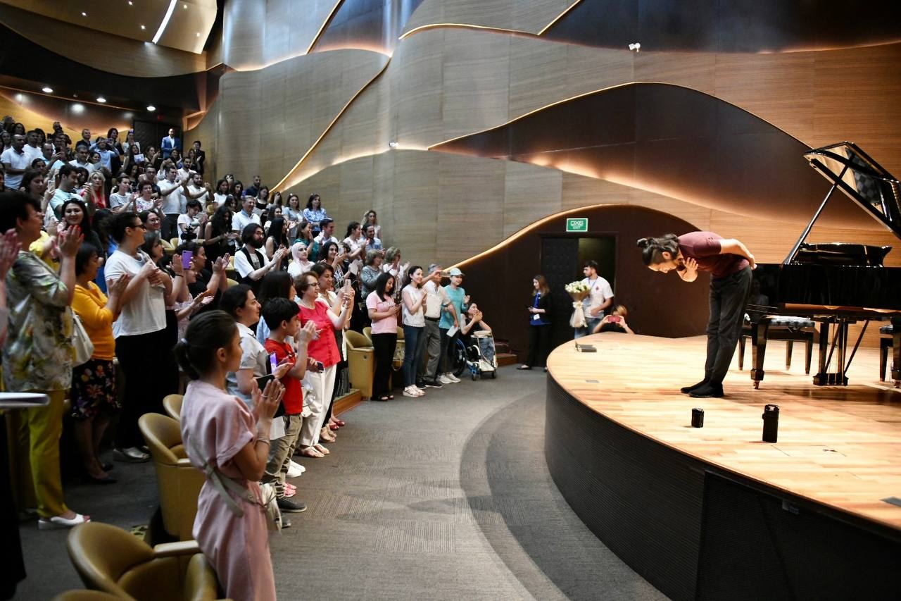 Friendship Year. Всемирно известный музыкант исполнил гимн Азербайджана (ВИДЕО, ФОТО)