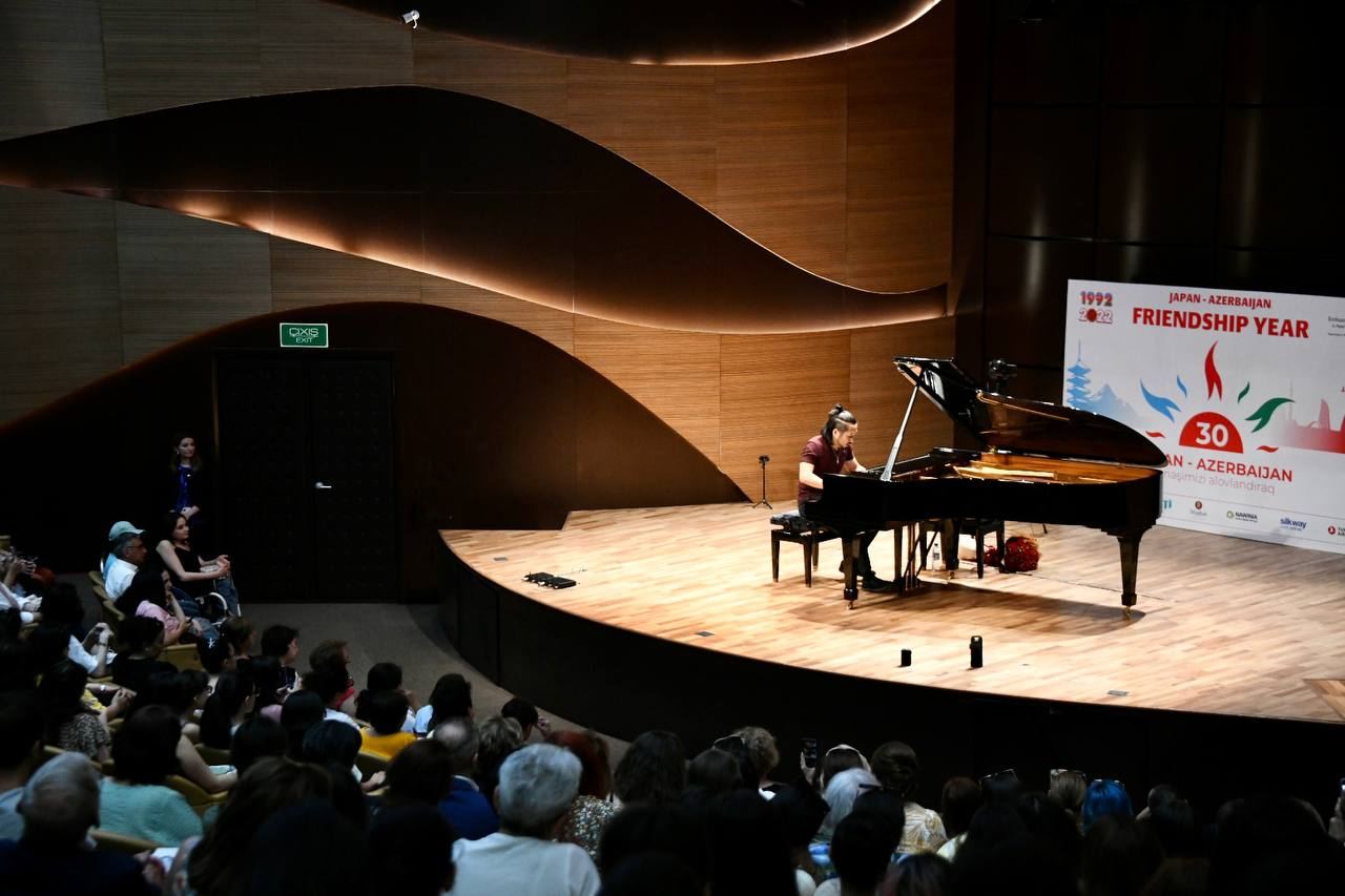 Friendship Year. Всемирно известный музыкант исполнил гимн Азербайджана (ВИДЕО, ФОТО)