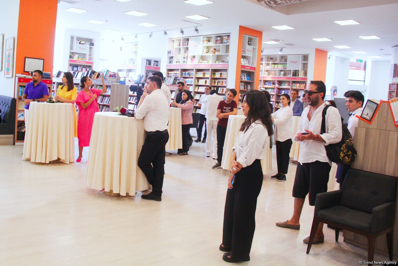 В мире книг с азербайджанскими телеведущими и журналистами (ФОТО)