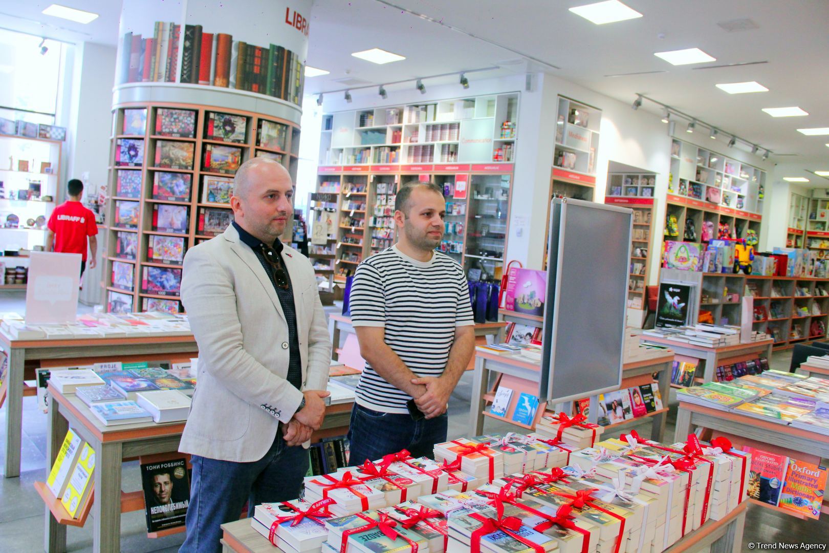 В мире книг с азербайджанскими телеведущими и журналистами (ФОТО)