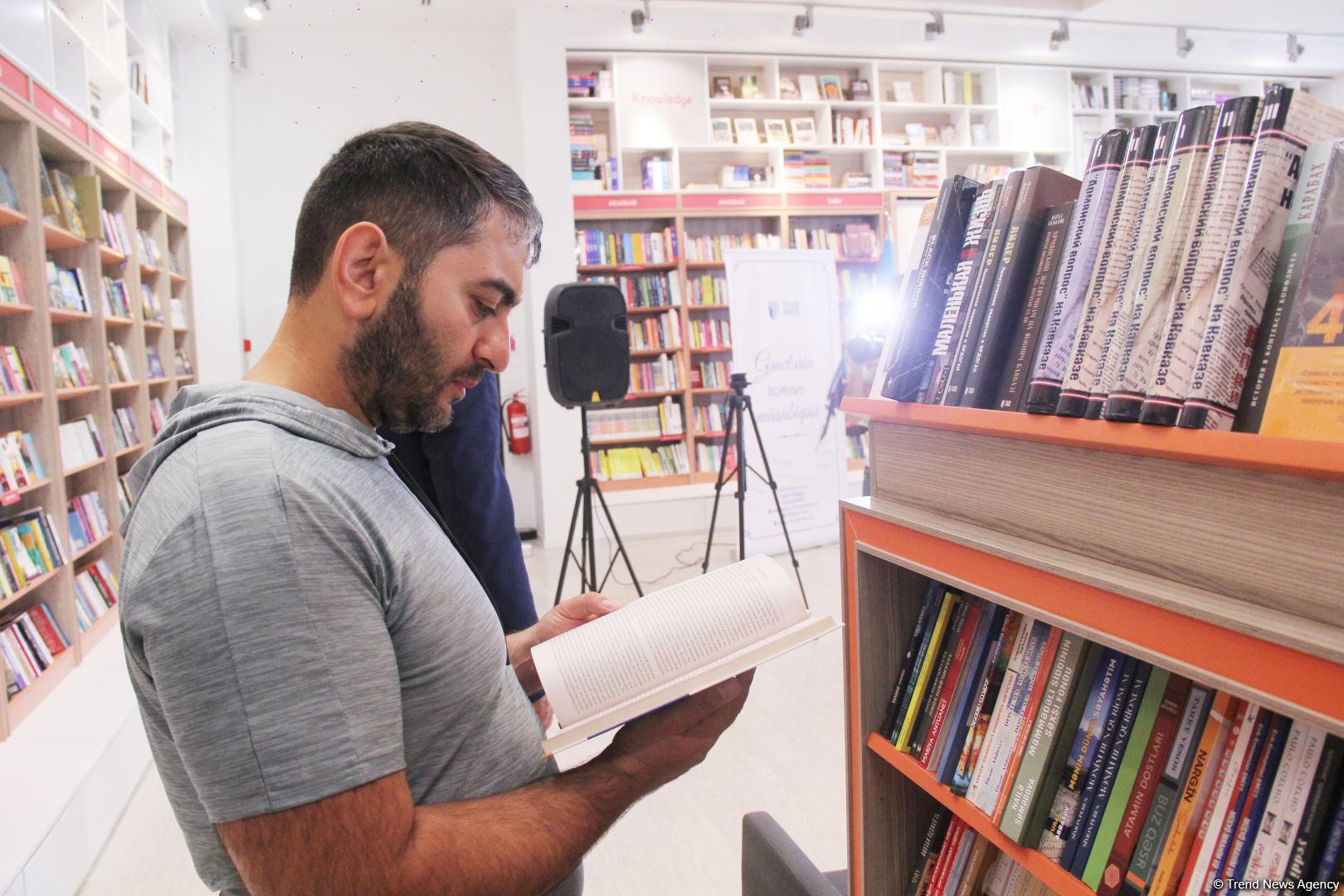 В мире книг с азербайджанскими телеведущими и журналистами (ФОТО)