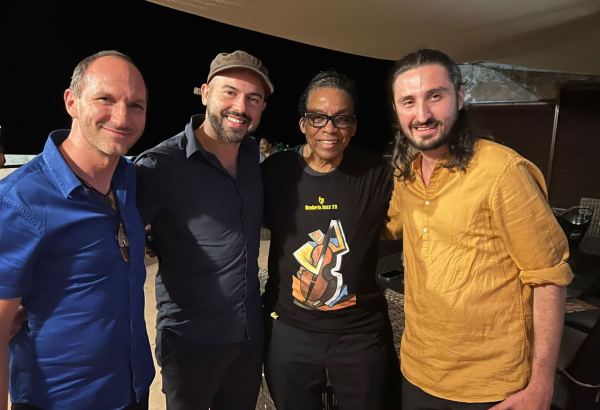 Потрясающий перформанс Исфара Сарабского & Co во Франции - на одной сцене с обладателем 14 премий "Грэмми" (ВИДЕО, ФОТО)