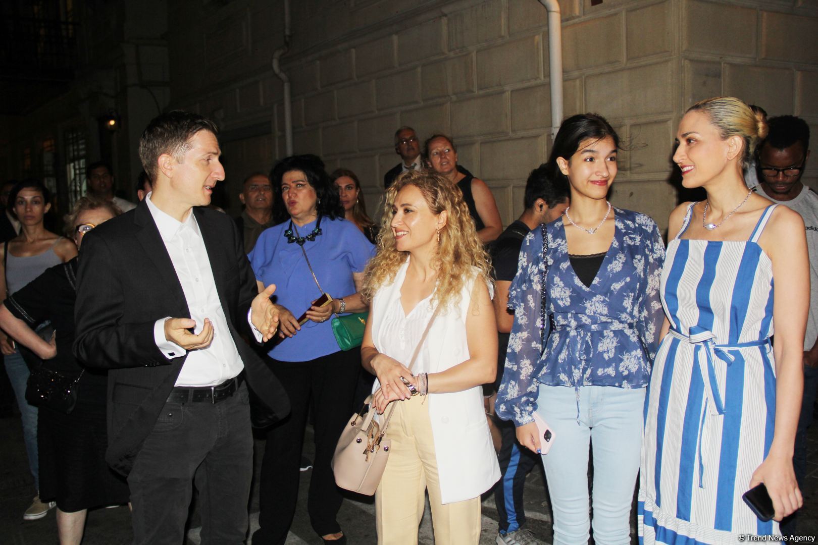 На стенах бакинской бани "Фантазия" представлен удивительный 3D-mapping, реализованный  посольством Германии и QGallery (ФОТО)