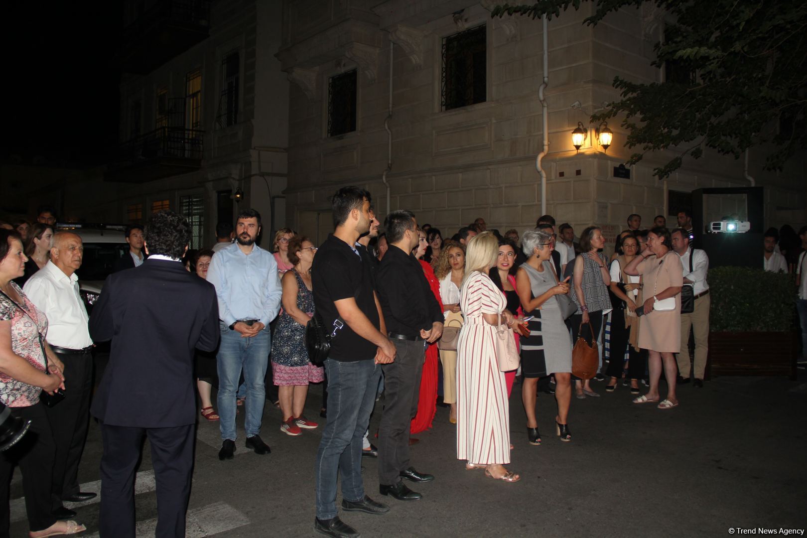 На стенах бакинской бани "Фантазия" представлен удивительный 3D-mapping, реализованный  посольством Германии и QGallery (ФОТО)