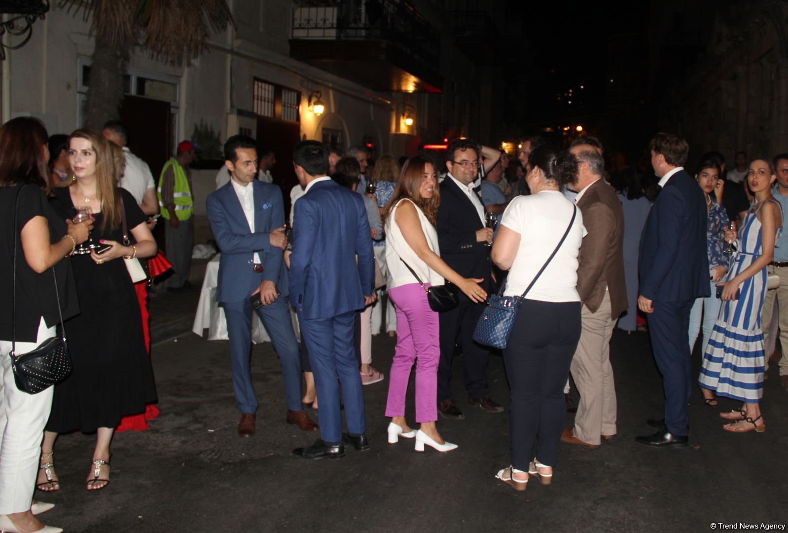 На стенах бакинской бани "Фантазия" представлен удивительный 3D-mapping, реализованный  посольством Германии и QGallery (ФОТО)