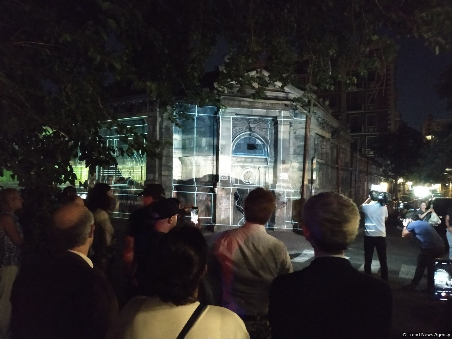 На стенах бакинской бани "Фантазия" представлен удивительный 3D-mapping, реализованный  посольством Германии и QGallery (ФОТО)