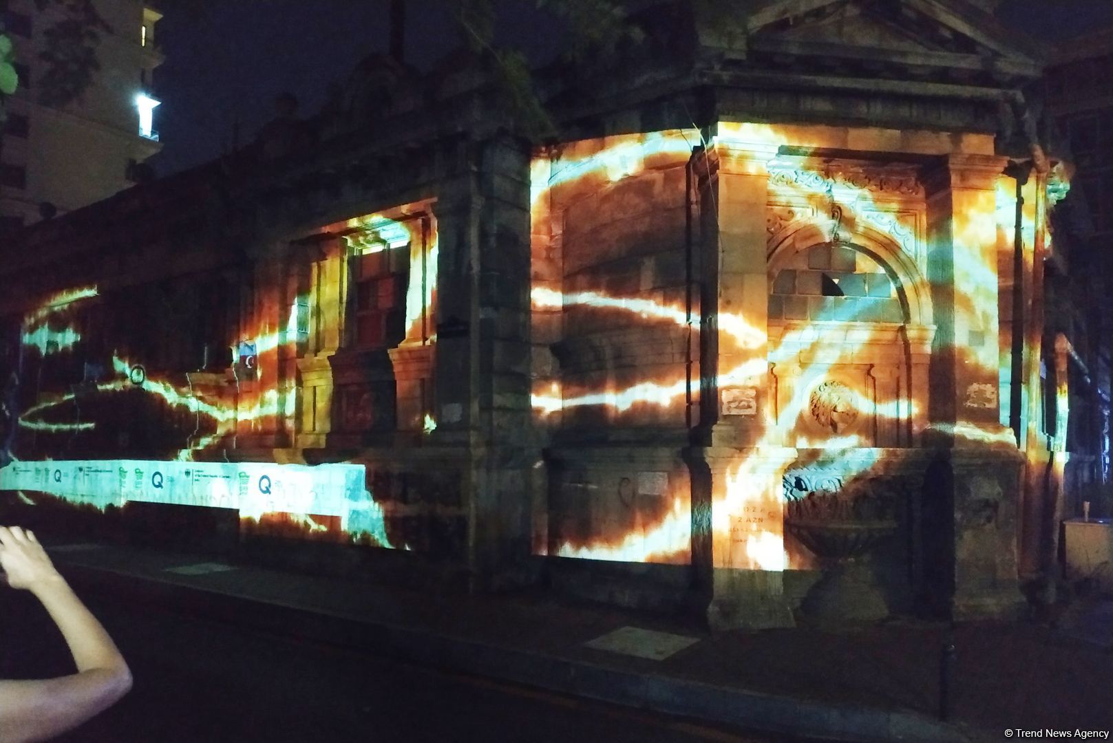На стенах бакинской бани "Фантазия" представлен удивительный 3D-mapping, реализованный  посольством Германии и QGallery (ФОТО)