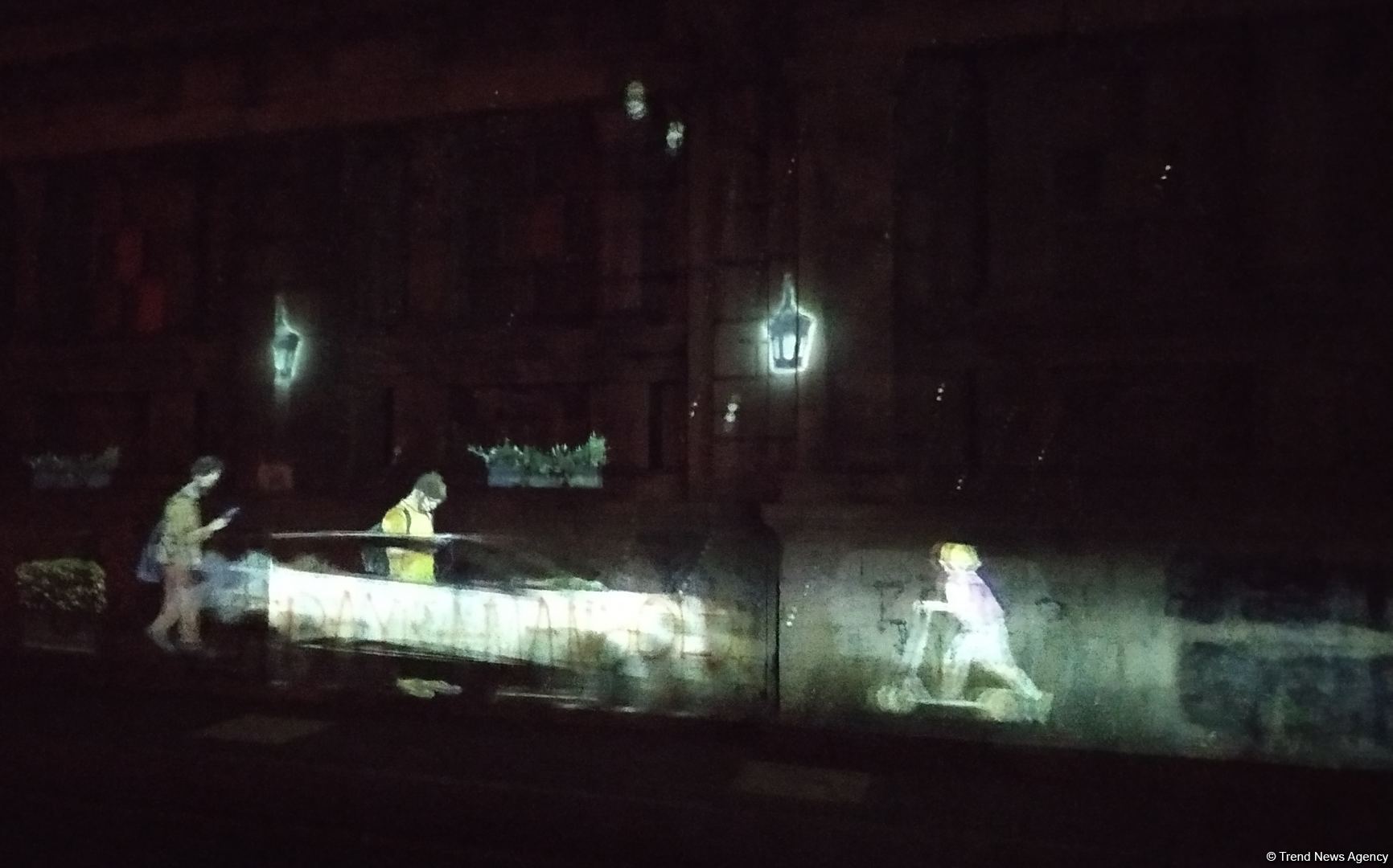 На стенах бакинской бани "Фантазия" представлен удивительный 3D-mapping, реализованный  посольством Германии и QGallery (ФОТО)