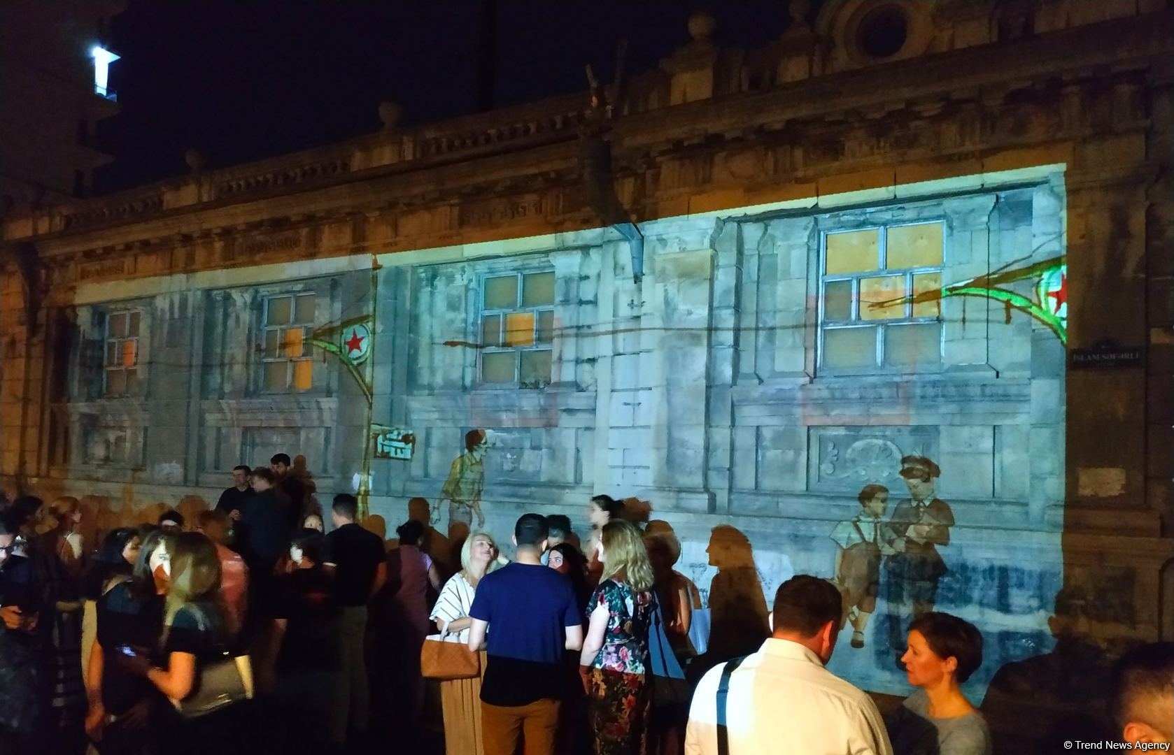 На стенах бакинской бани "Фантазия" представлен удивительный 3D-mapping, реализованный  посольством Германии и QGallery (ФОТО)