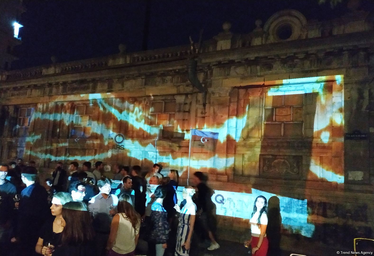 На стенах бакинской бани "Фантазия" представлен удивительный 3D-mapping, реализованный  посольством Германии и QGallery (ФОТО)