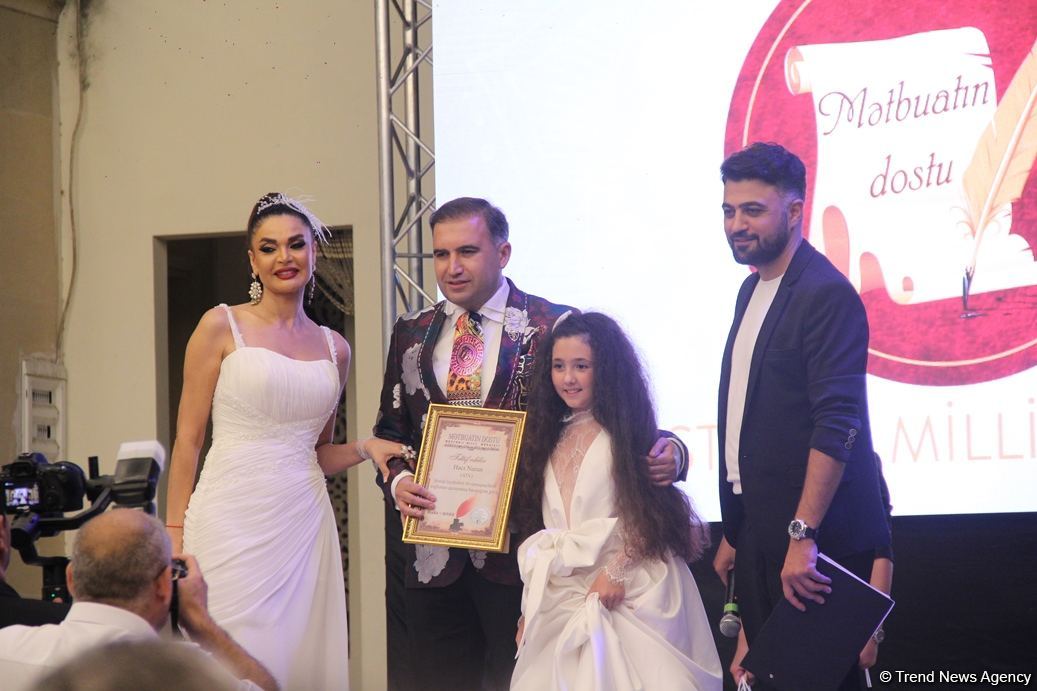 В Баку прошла церемония награждения национальной премией "Mətbuatın dostu 2022" (ФОТО)