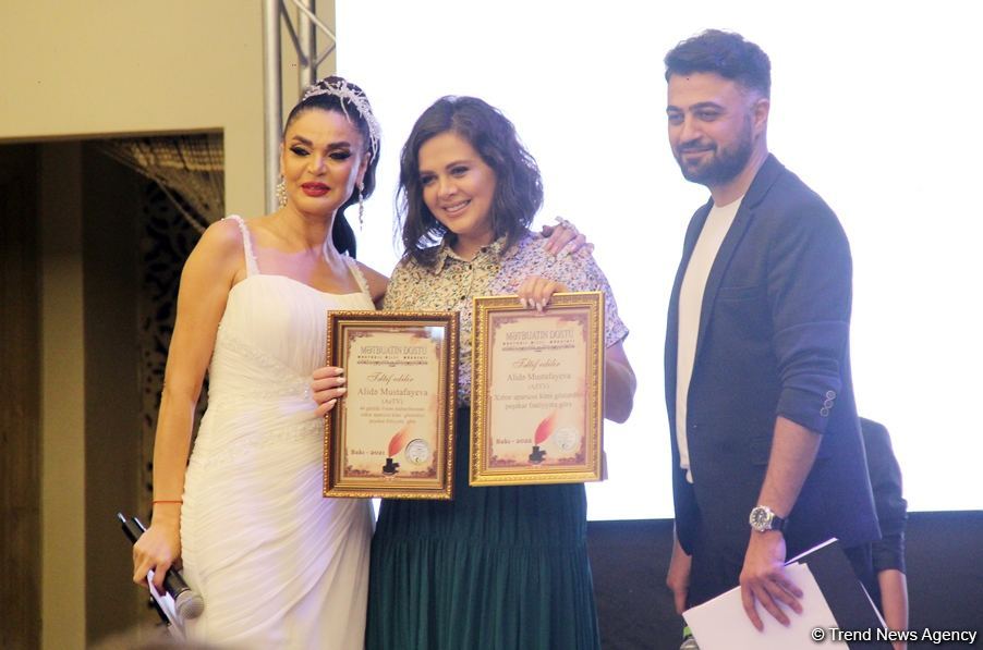 В Баку прошла церемония награждения национальной премией "Mətbuatın dostu 2022" (ФОТО)
